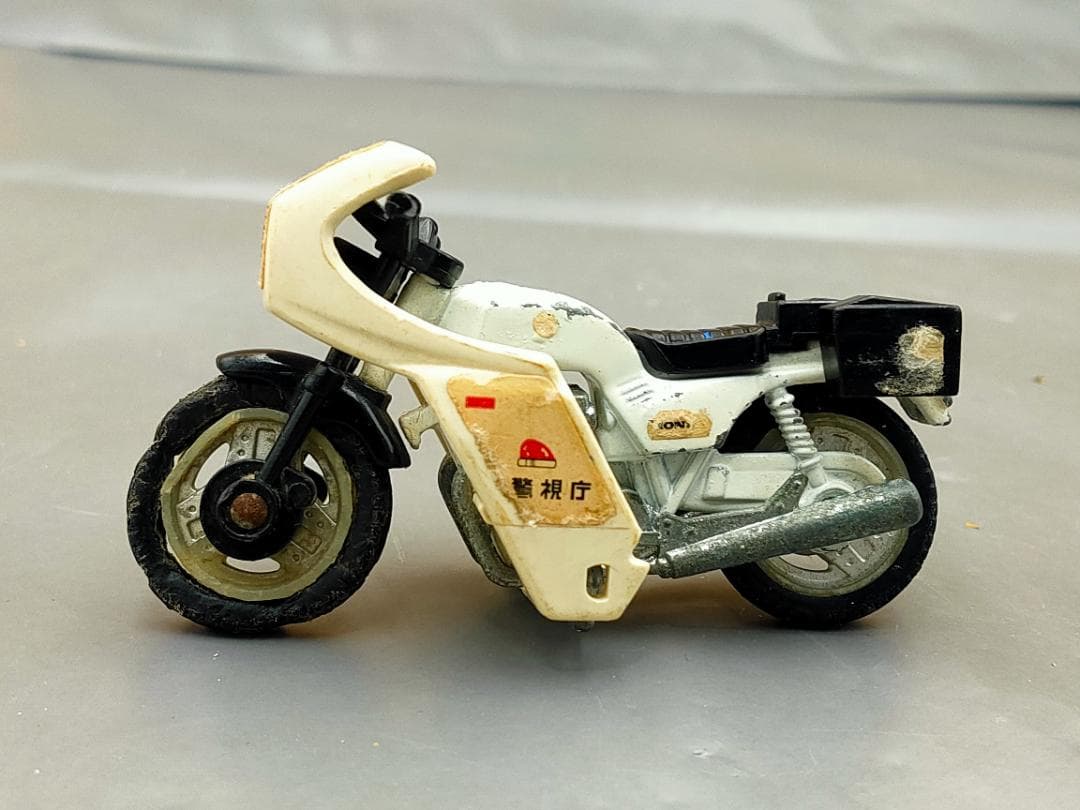 トミカ NO.4 ホンダ　白バイ　ミニカー ダイキャスト トミカ MC0087