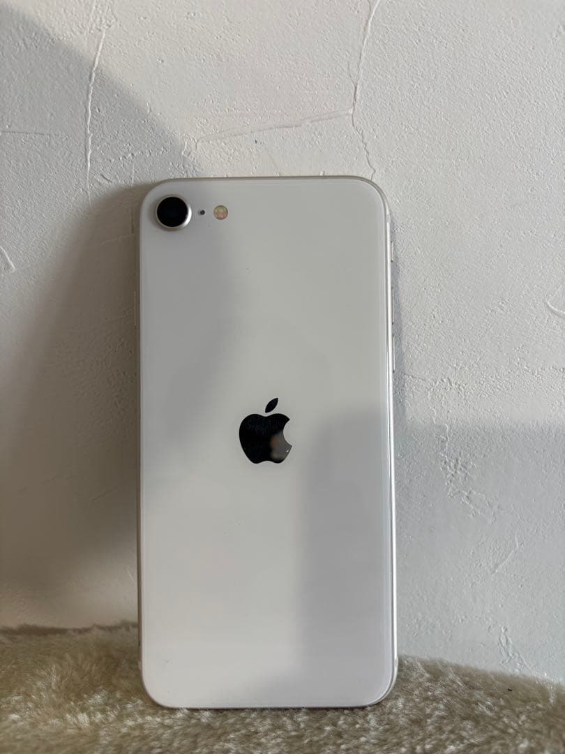かなり値引中Apple iPhone SE 3ホワイト 128GB SIMフリー