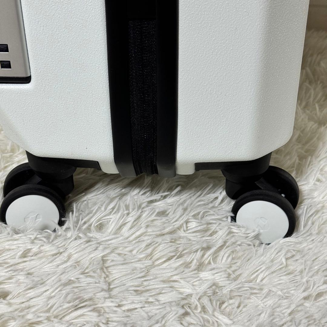 新品未使用✨PHOENX TELA40 キャリーケース　４輪　ホワイト　ビジネス