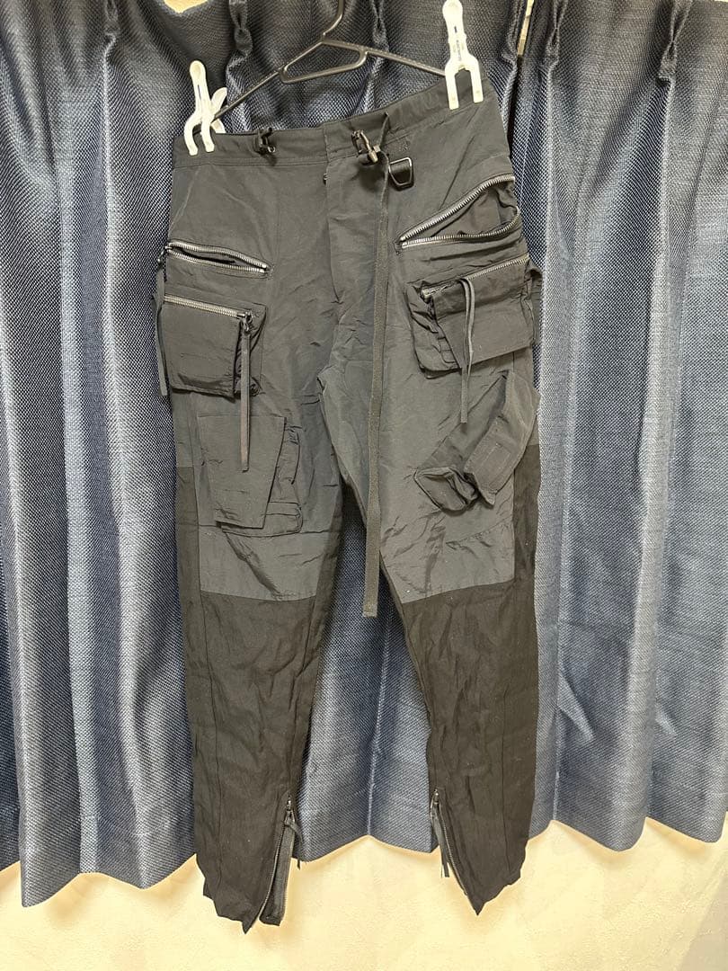 JULIUSブラックカーゴパンツ