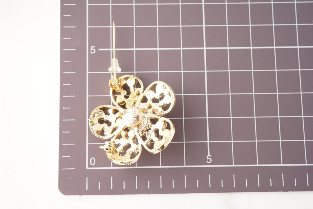 Rene ルネ パール お花 フラワーモチーフ クリスタルブローチ 中 ビジュー