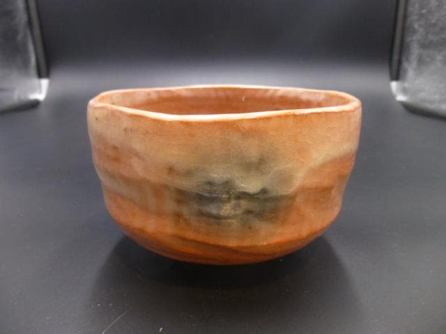 楽吉左衛門　九代　了入　赤茶碗／共箱／銘「氷鶴」／裏千家十五代　鵬雲斎極め箱