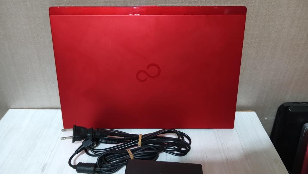 Fujitsu Lifebook uh75/b3 8世代i7