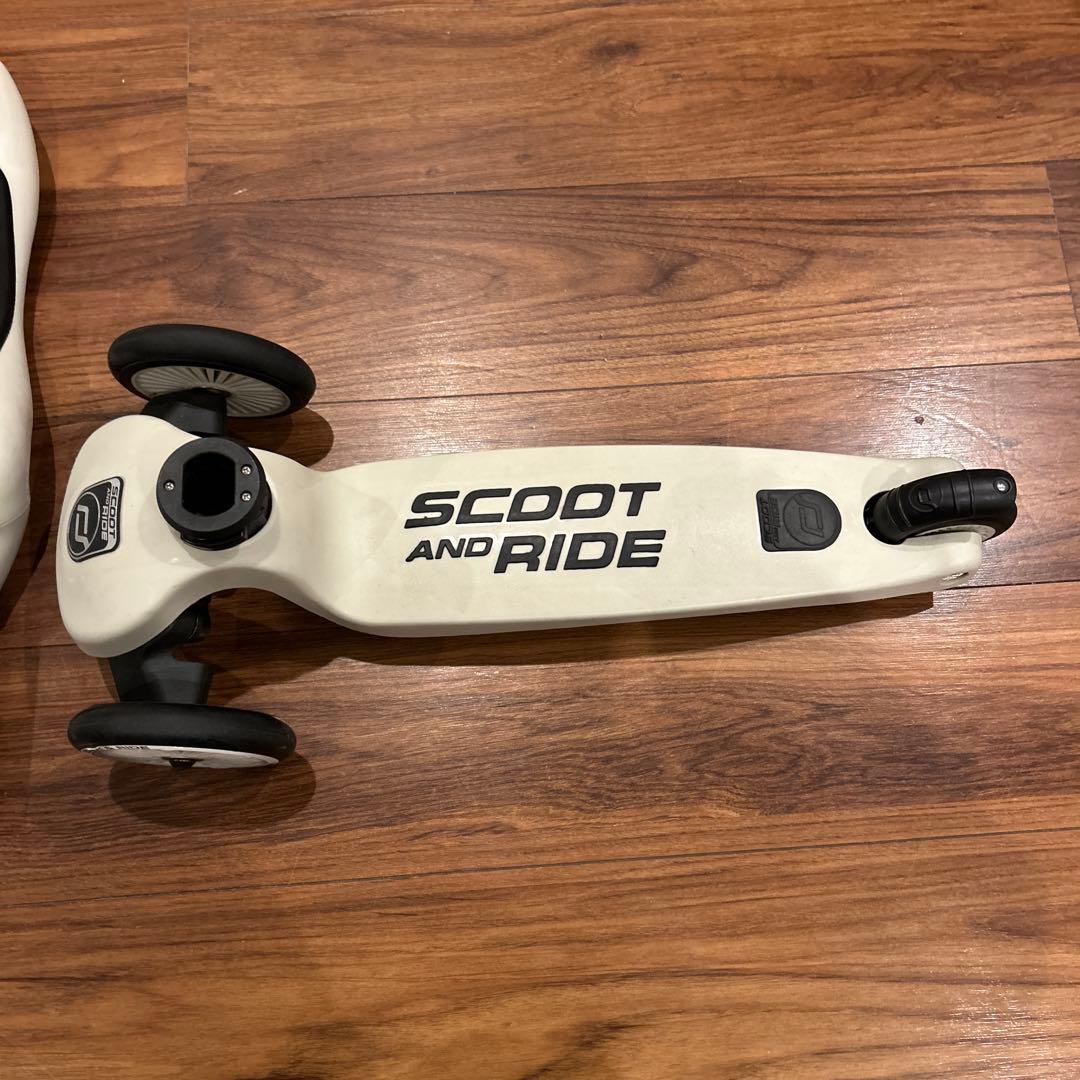 SCOOT AND RIDE スケーター ホワイト