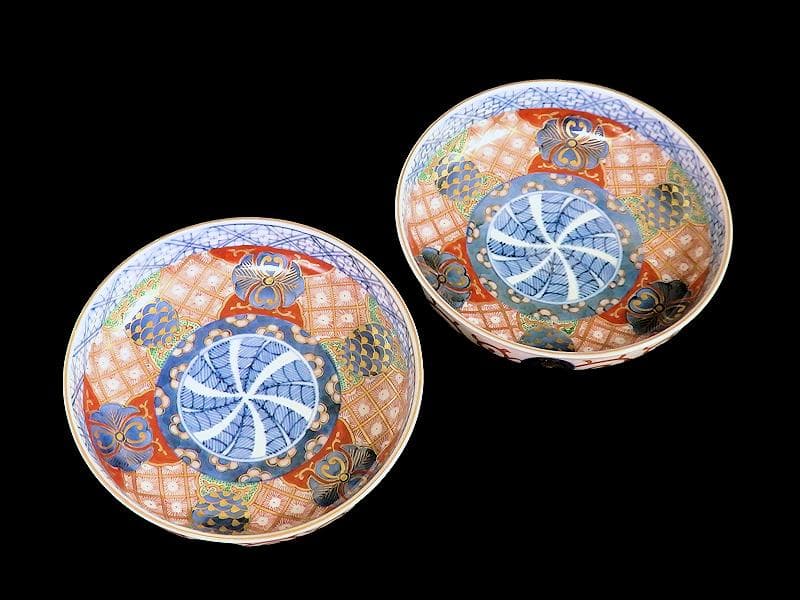 大聖寺伊万里　金襴手　菊花四方襷紋に丸紋の図　４寸皿　２枚　D377AS-CHz