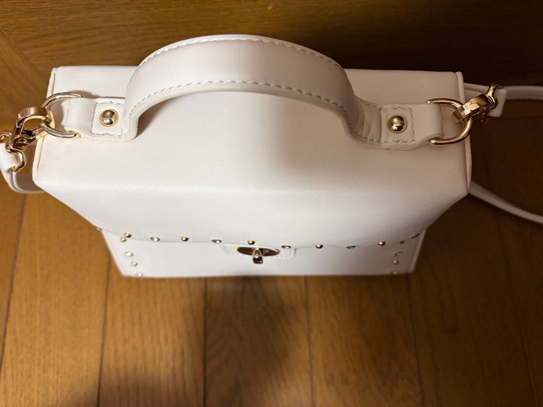 DIANA スタッズ付きショルダーバッグ