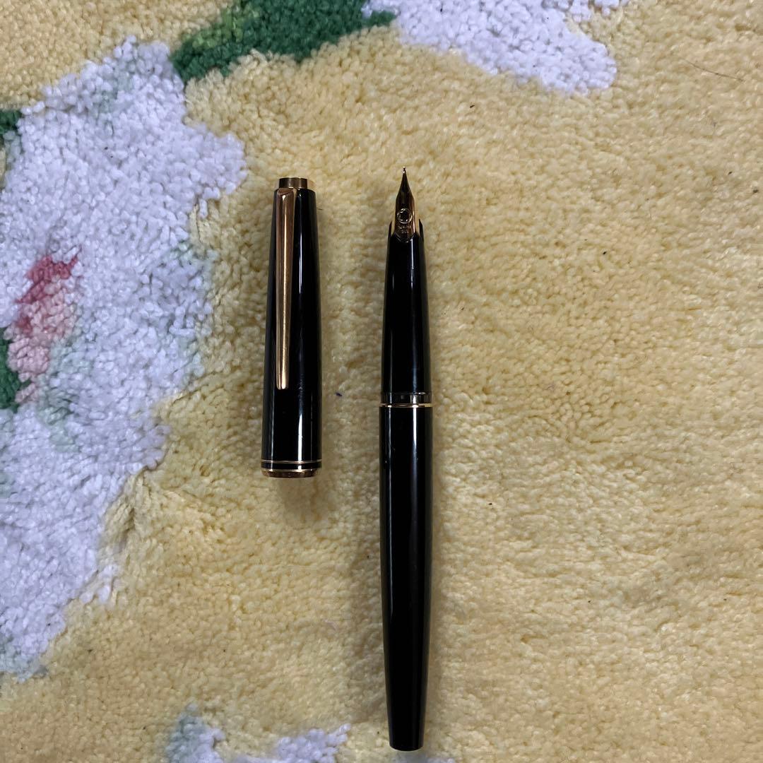 Montblanc 万年筆 黒 金ペン先 ホワイトスター
