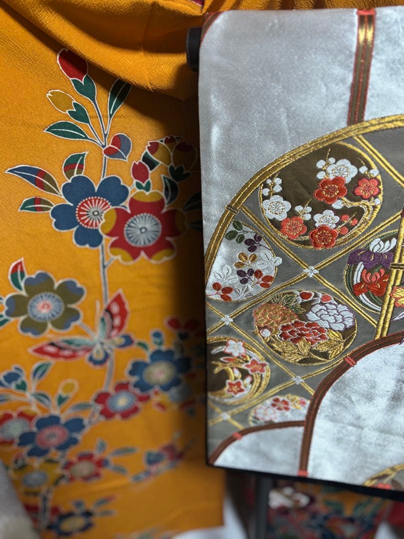 特価品！カラシ色　雅な京紅型振袖6点フルセット+帯揚げ１枚おまけ 蝶と四季の花