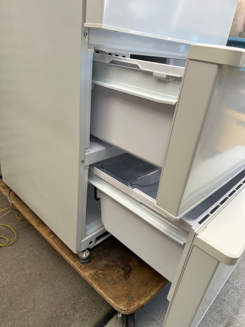 無料配送有り★3ヶ月保証★冷蔵庫アクア 2020年製272LAQR-27J(W)