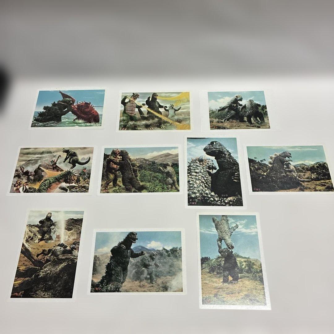 ウルトラマン 手帳2冊、キャラクターカード97枚