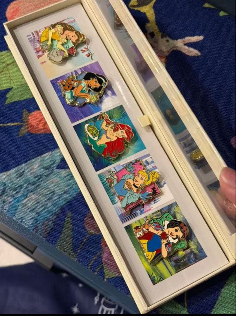 上海ディズニーランド正規品　プリンセス　アリエル　ピンバッジ　限数300