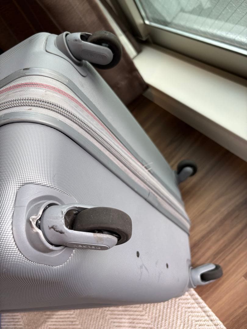 Delsey Chaumont 拡張可能4輪トロリースーツケース