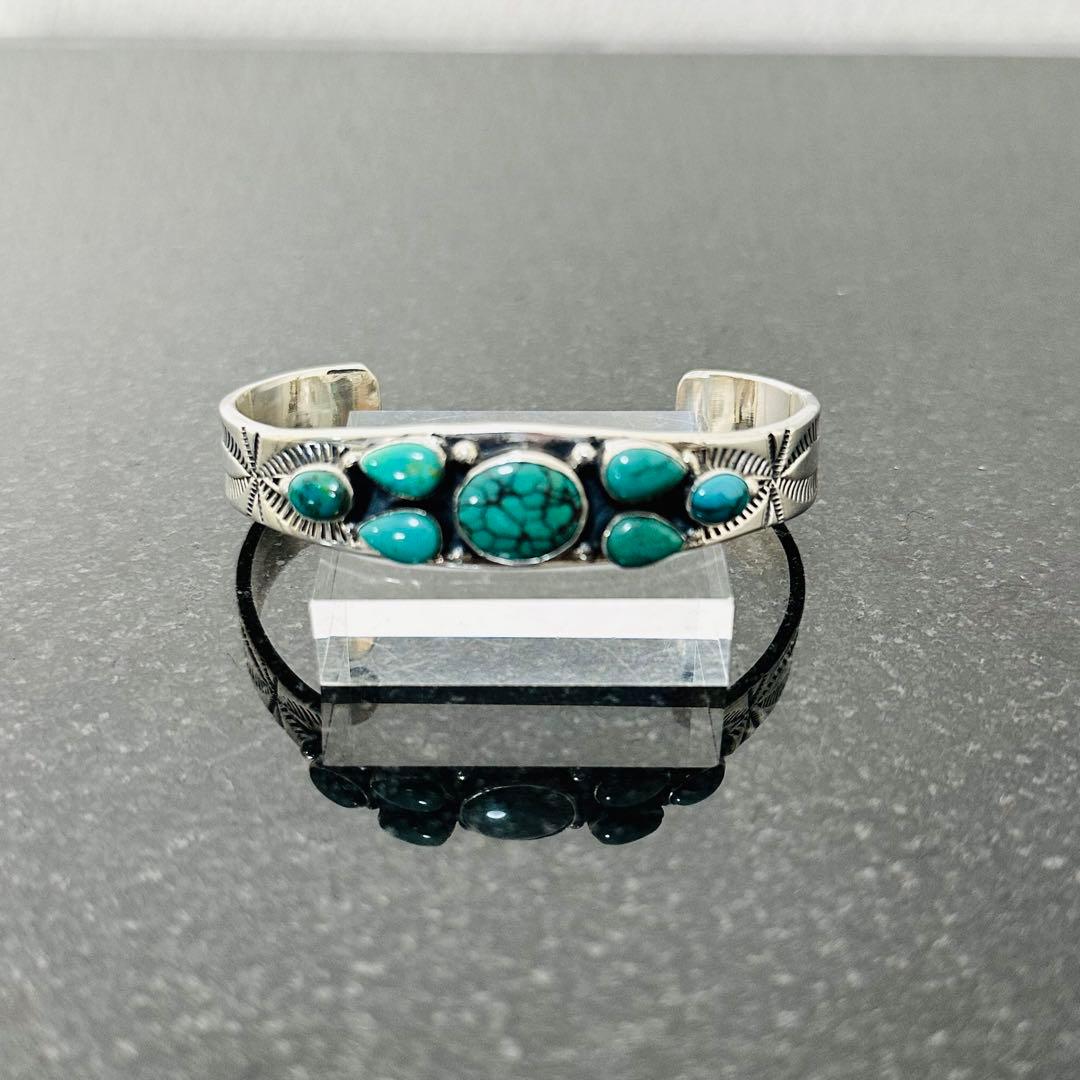 NAVAJO ナバホ Endito ターコイズクラスター装飾 シルバーバングル