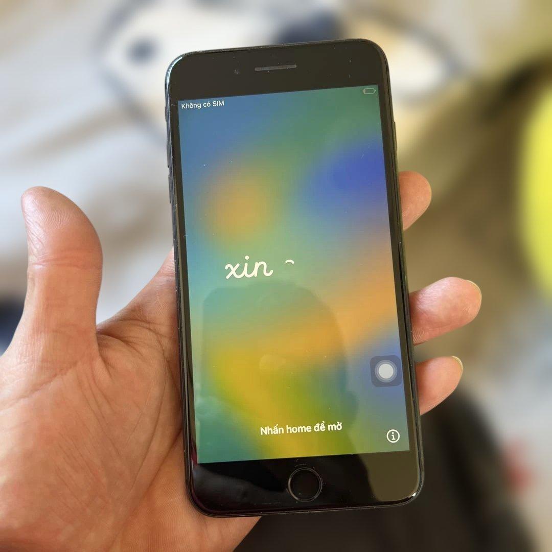 iPhone 8 Plus 64GB ブラック