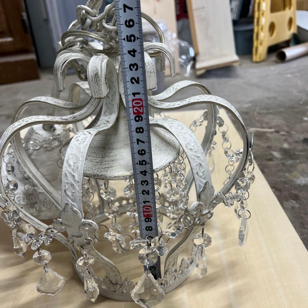 王冠の形のホワイトシャンデリア＊ペンダント照明