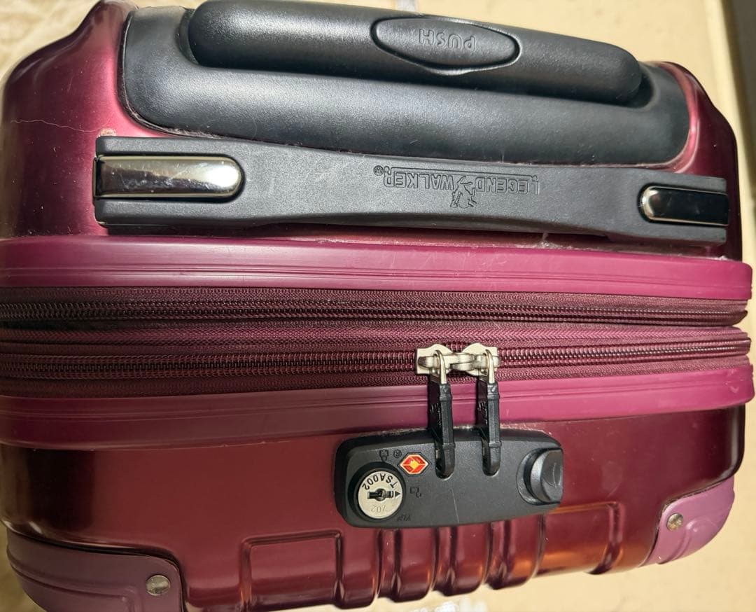 ワインレッド　機内持ち込みサイズスーツケース