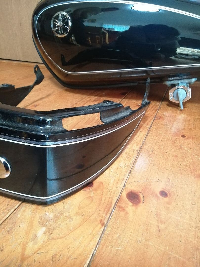 Yamaha SR400純正タンク サイドカバーシートカウルセット