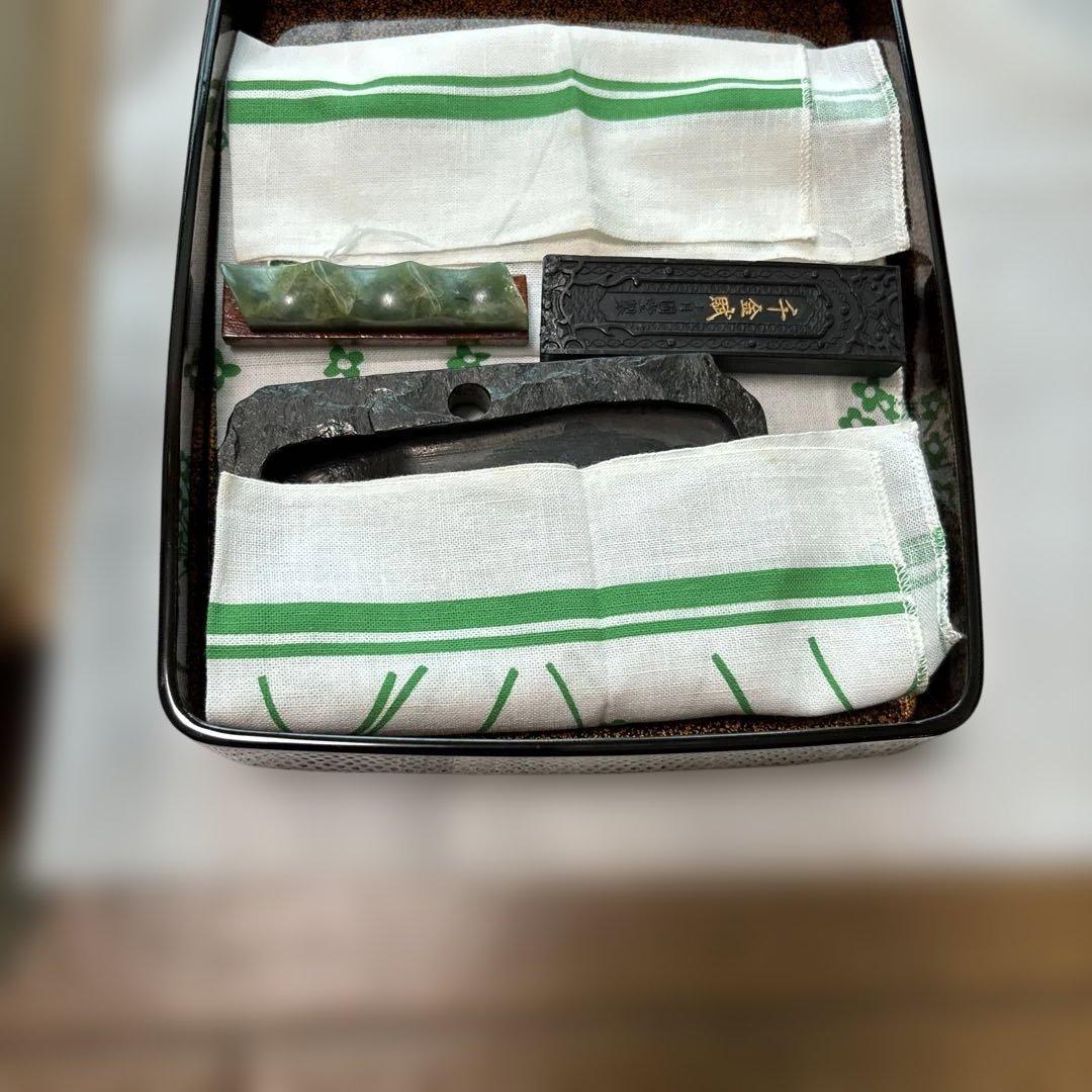 輪島塗りの蒔絵の硯箱(木箱入)