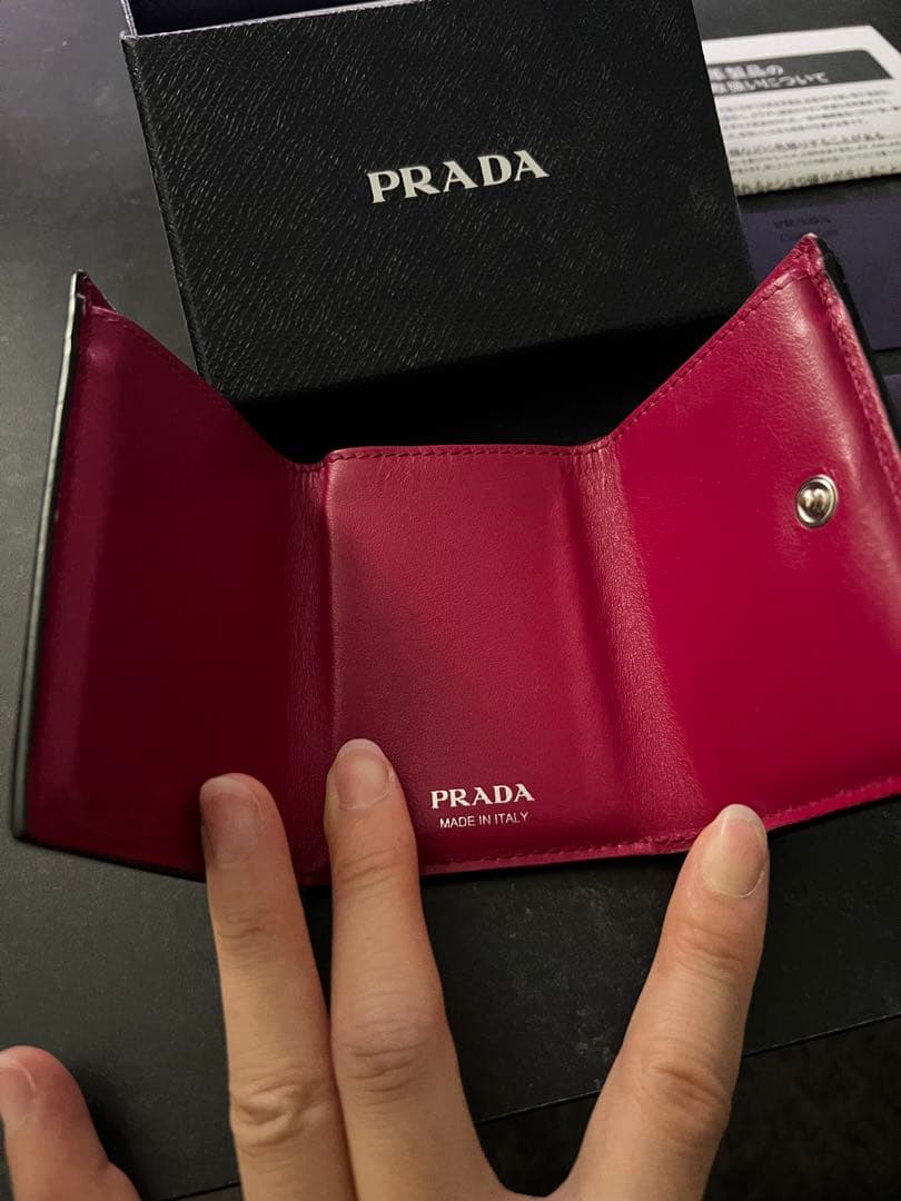 PRADA プラダ サフィアーノレザー 三つ折り財布　黒
