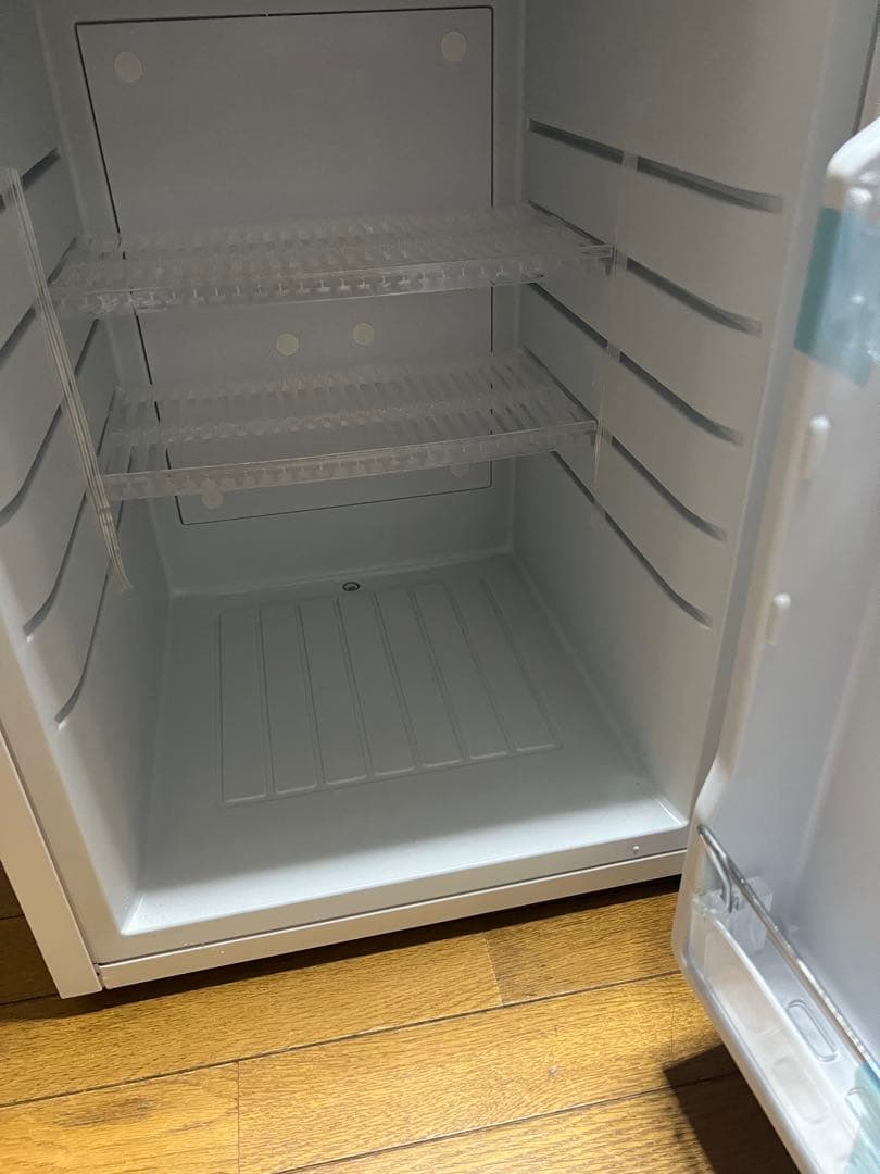 美品、木目調冷蔵庫 2段棚付き　一人用