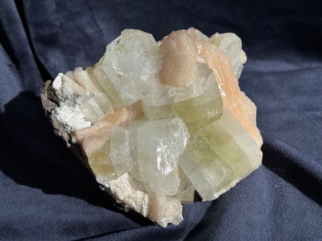 グリーンアポフィライト&ピンクスティルバイト　スーパー特大原石　インド産