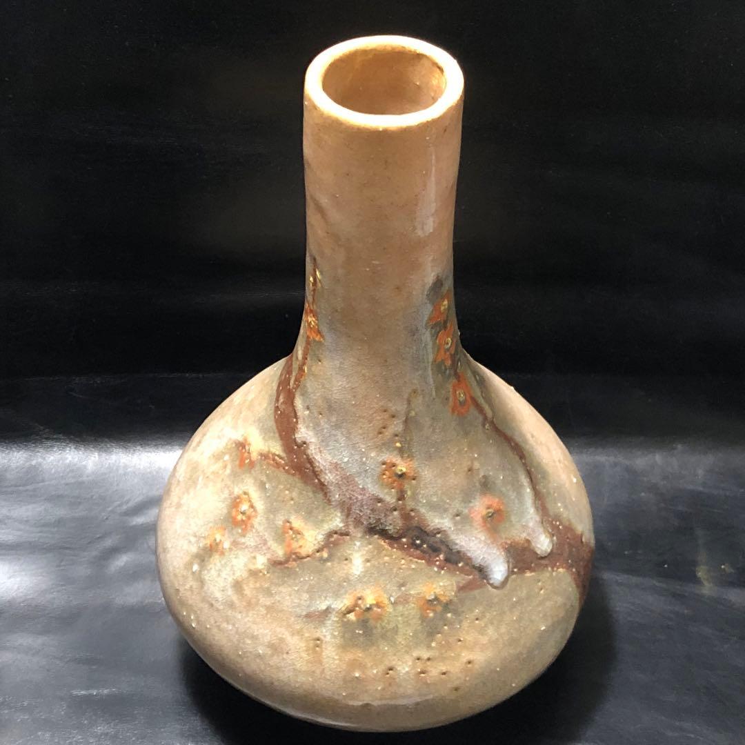 美しい古美術◾️蔵から見事な梅の木が描かれた釉薬どろどろね花瓶、壺、壷が出て来た。