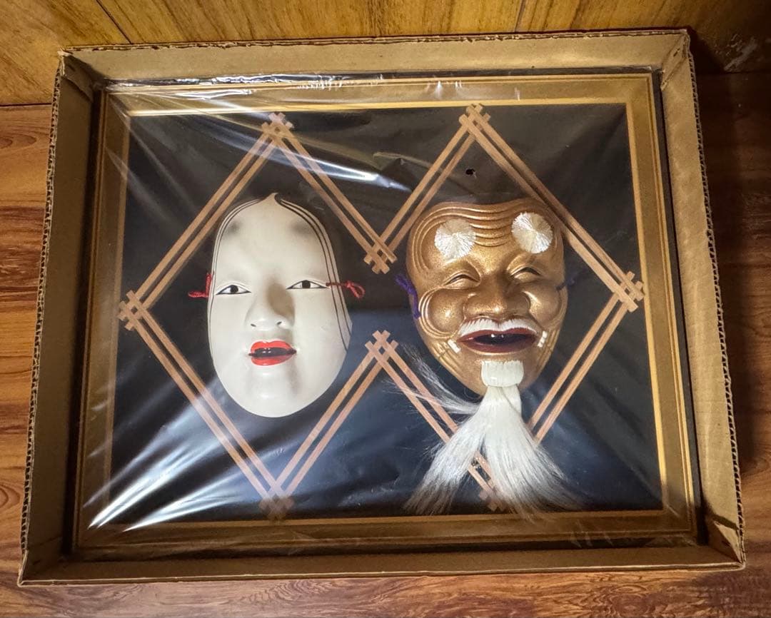 日本の伝統的な木製仮面セット