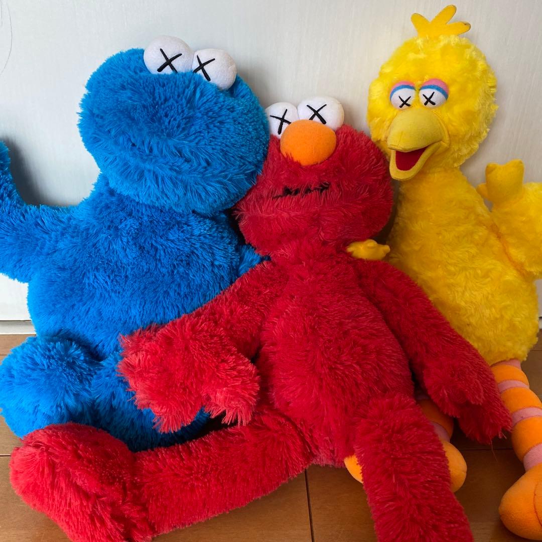 ユニクロ セサミストリート KAWS ぬいぐるみ 3体セット