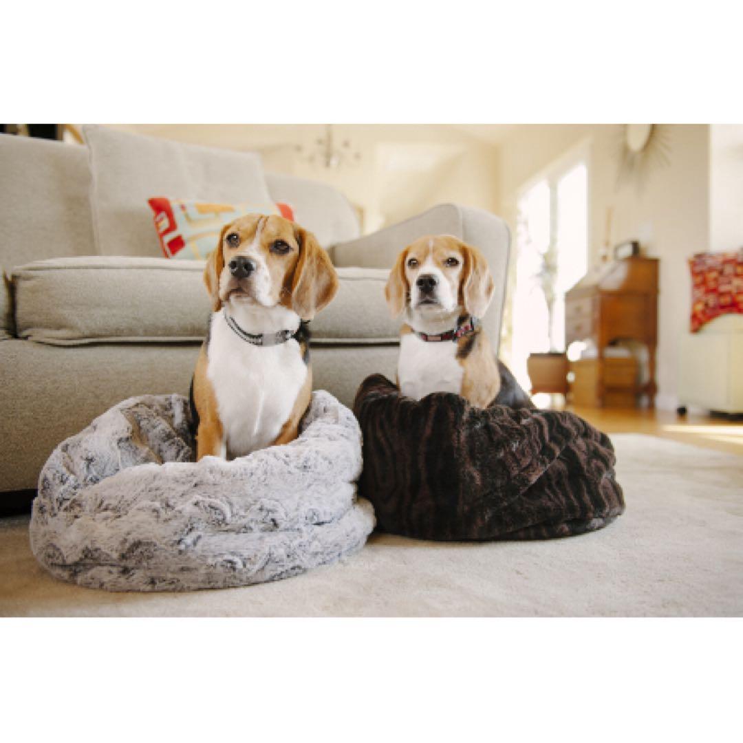 P.L.A.Y スナッグルベッド Ｌサイズ　チャコールグレー　ペット用ベッド