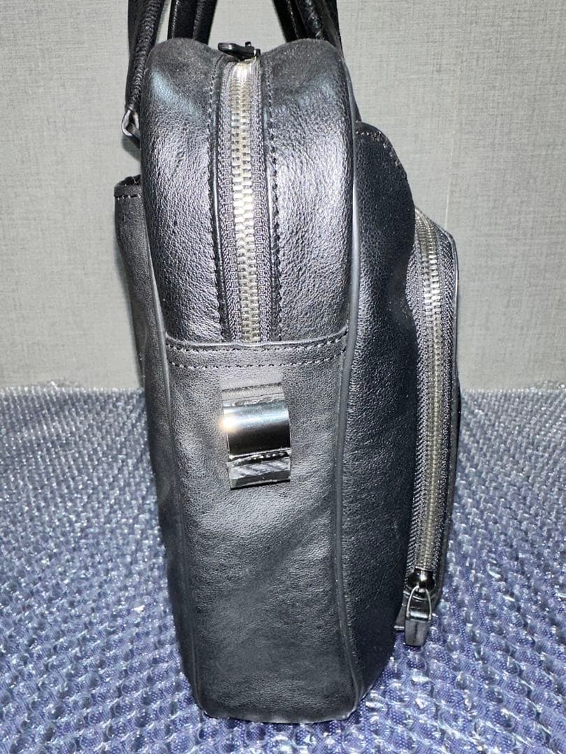 イタリアPIQUADRO(ピクアドロ)レザービジネスバッグ