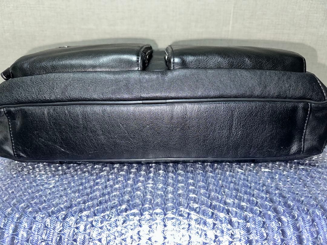 イタリアPIQUADRO(ピクアドロ)レザービジネスバッグ