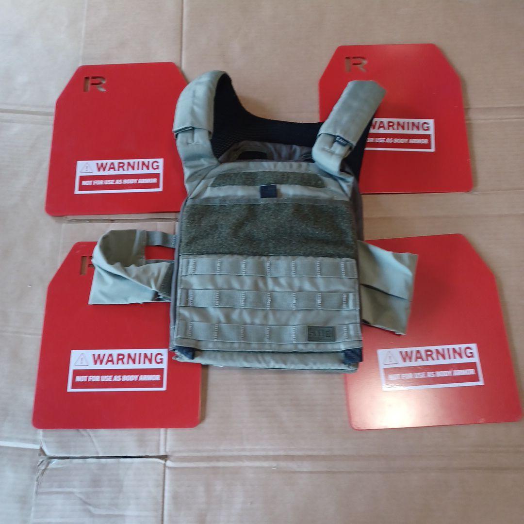 ✨送料無料　米軍　5.11ベスト