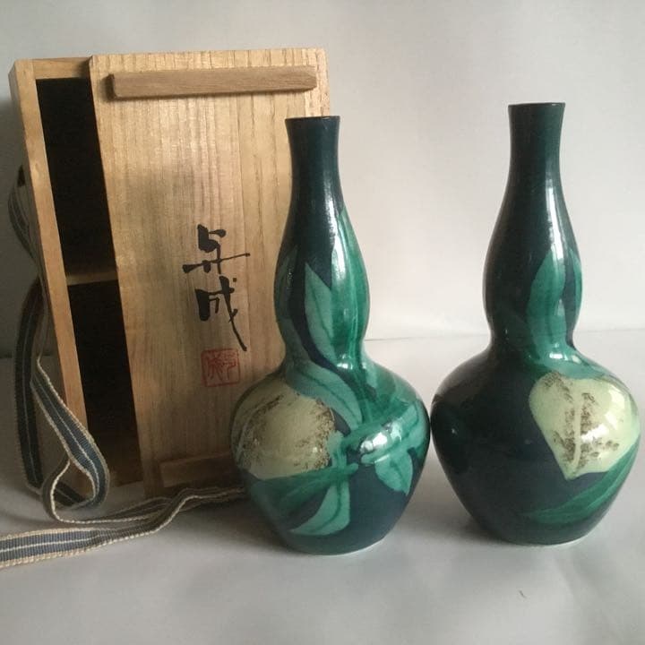 徳利一対　浅蔵与成(現在  浅蔵五十吉）日展評議員　供箱　九谷焼