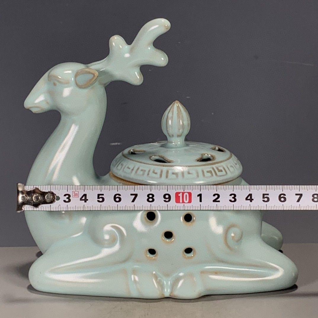 宋汝磁器浮彫り梅鹿薫香炉 香道具 装飾品 現代工芸品 美術品 置物