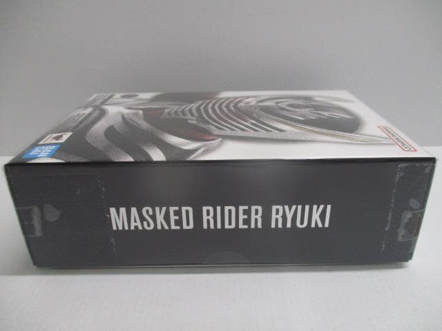 BANDAI バンダイ　S.H.F　真骨彫　仮面ライダー龍騎