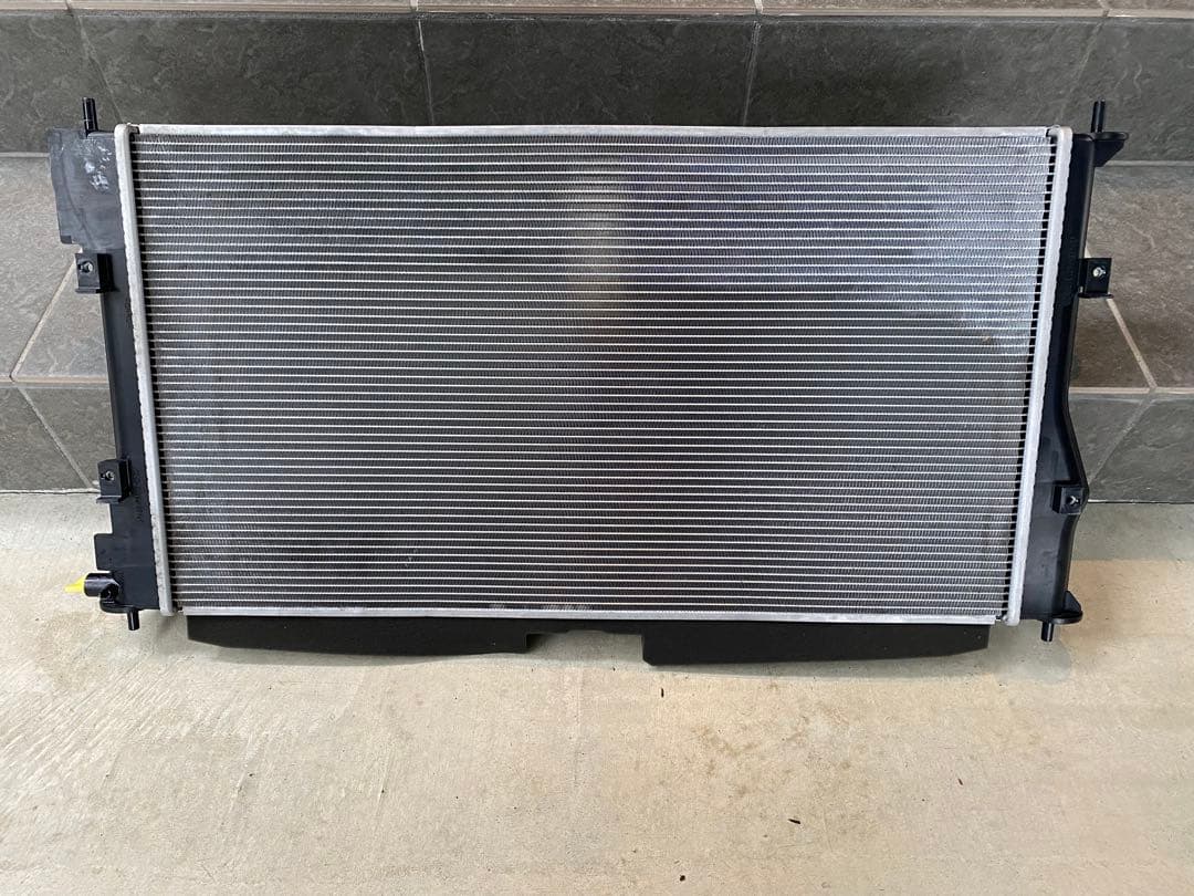 トヨタ　GR86 純正ラジエター　使用少なめ