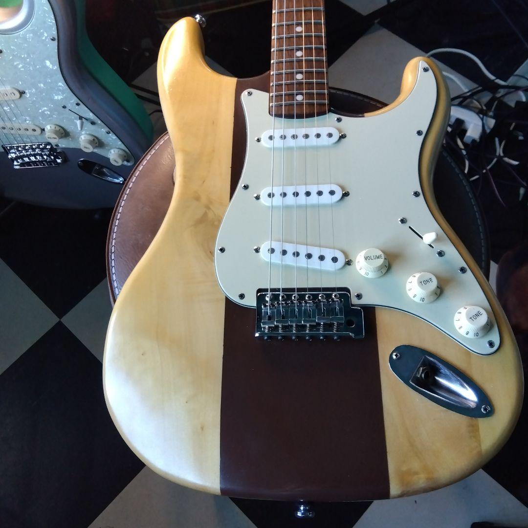 ストラトキャスター ナチュラル/ブラウン