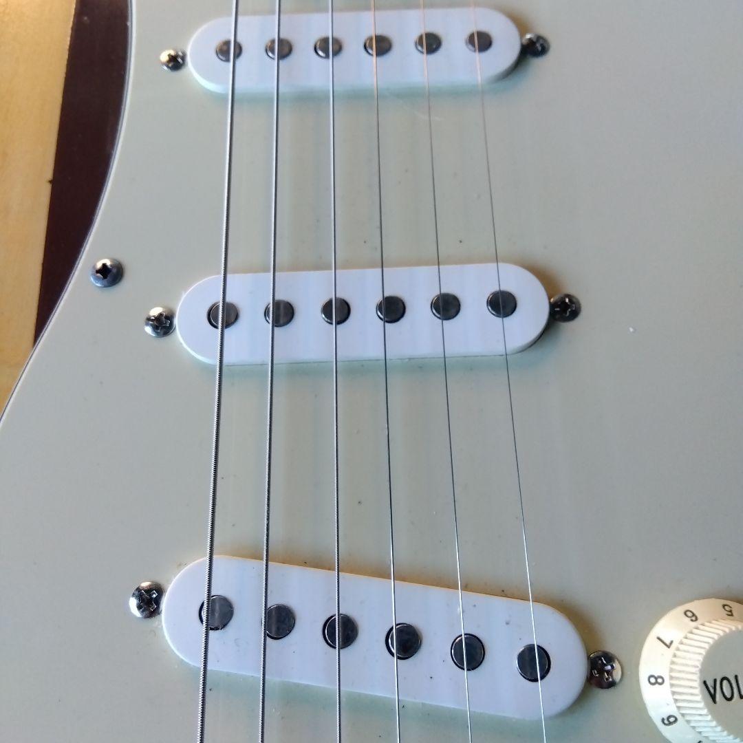 ストラトキャスター ナチュラル/ブラウン