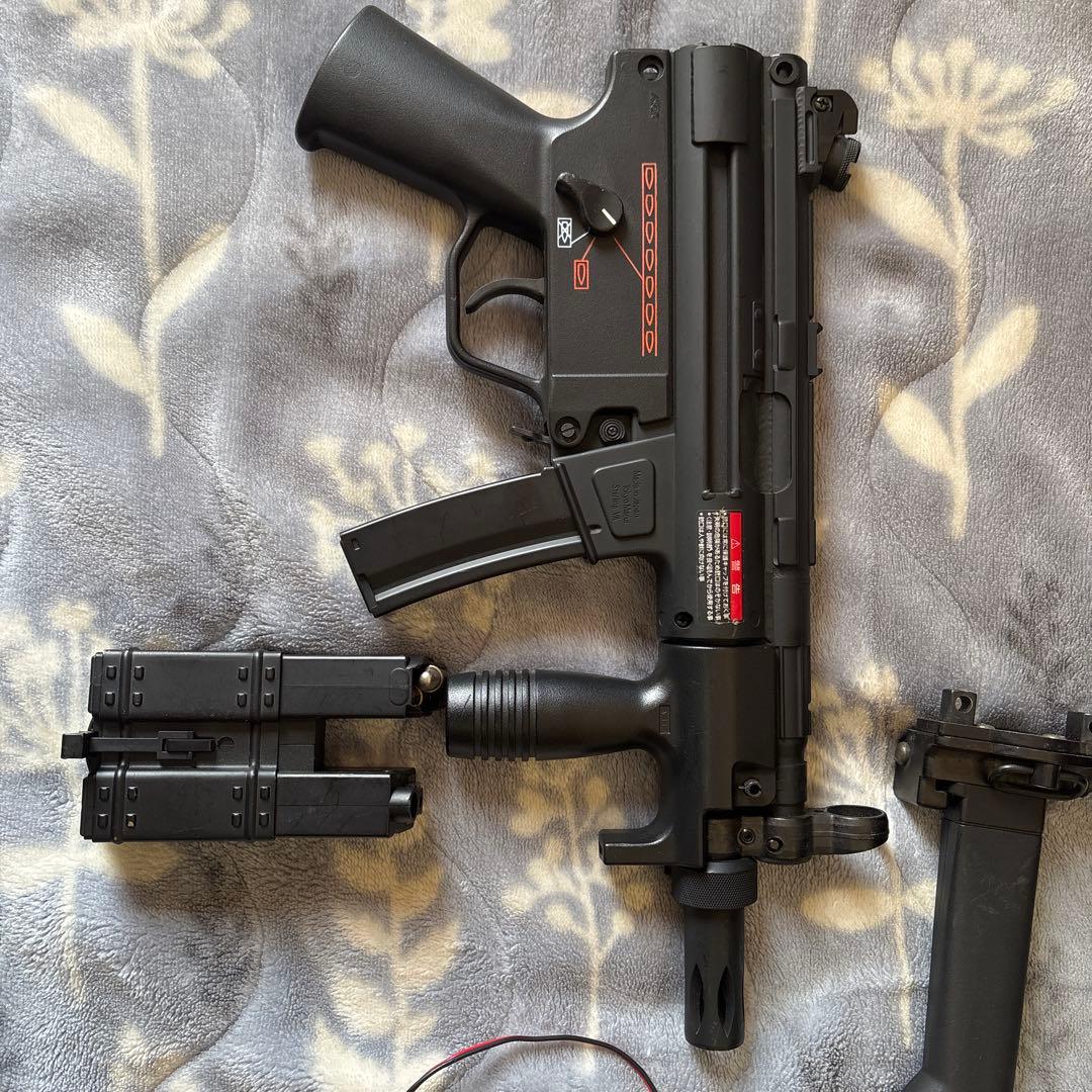 マルイ　MP 5 電動ガンガン 充電式バッテリー付き