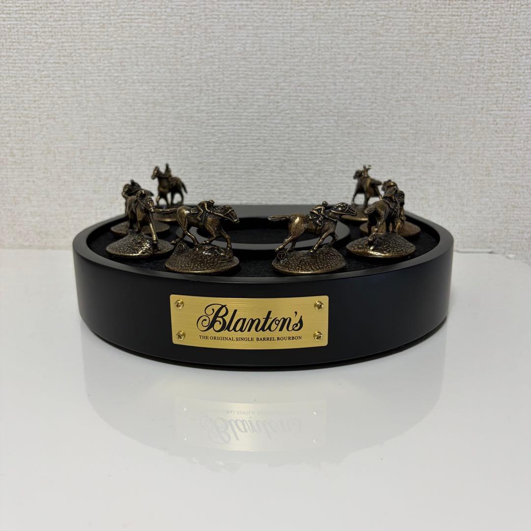 ウイスキー　Blanton's 台座・ボトルキャップセット