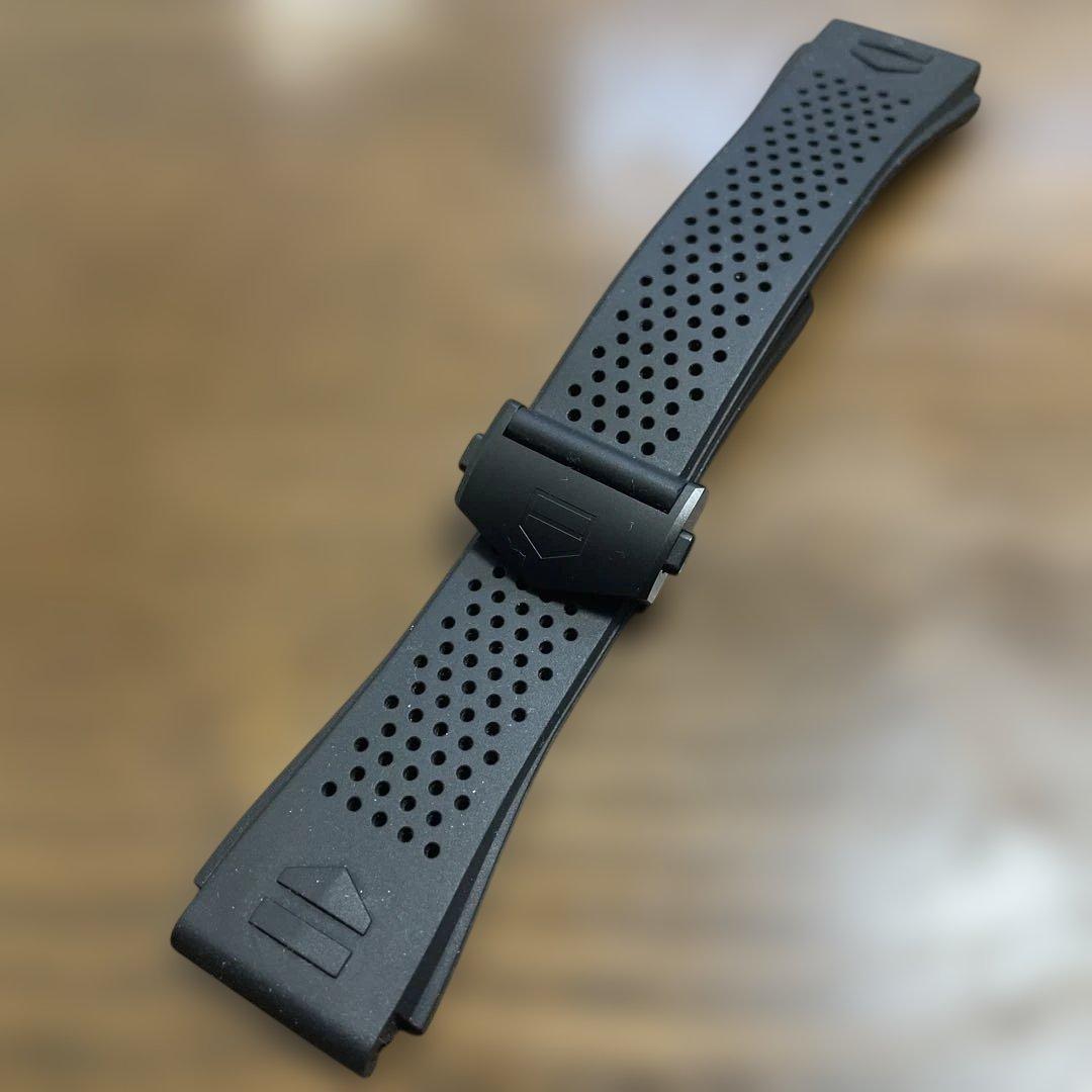 Tag Heuer connected E4ブラック ラバーベルト