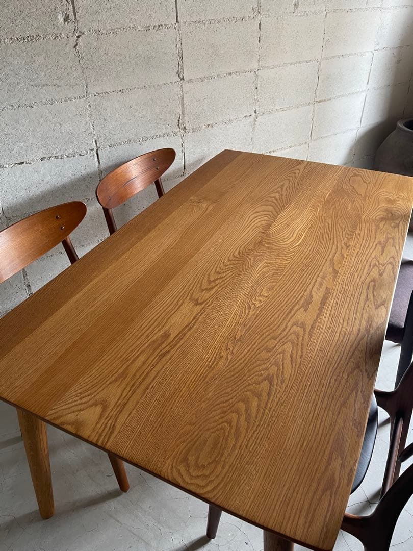 美品　天然木オーク無垢材　ダイニングテーブル　テーパー丸脚　斜め脚　北欧スタイル