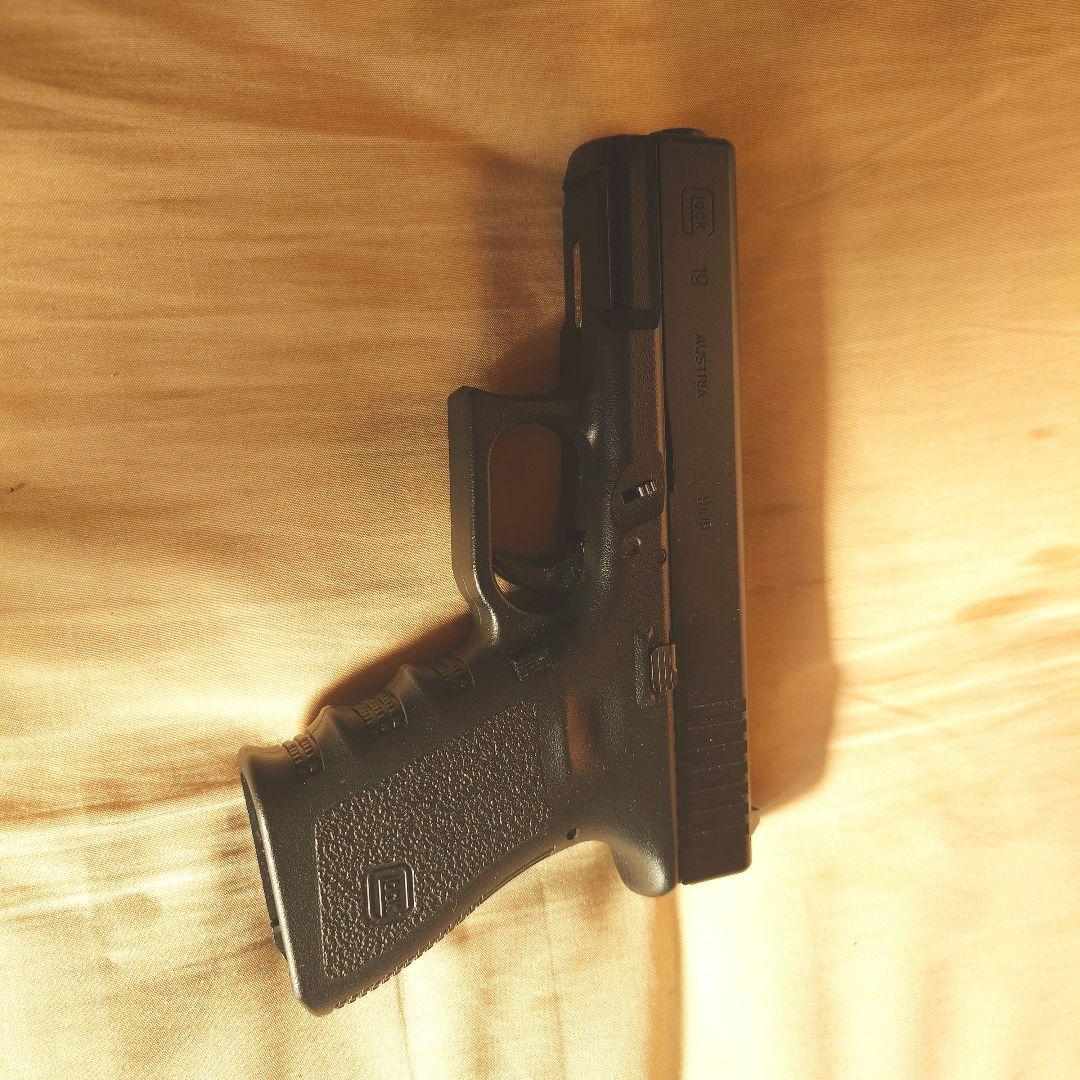 東京マルイGLOCK19 Gen.3　本体とマガジン＋スペアマガジンのみ