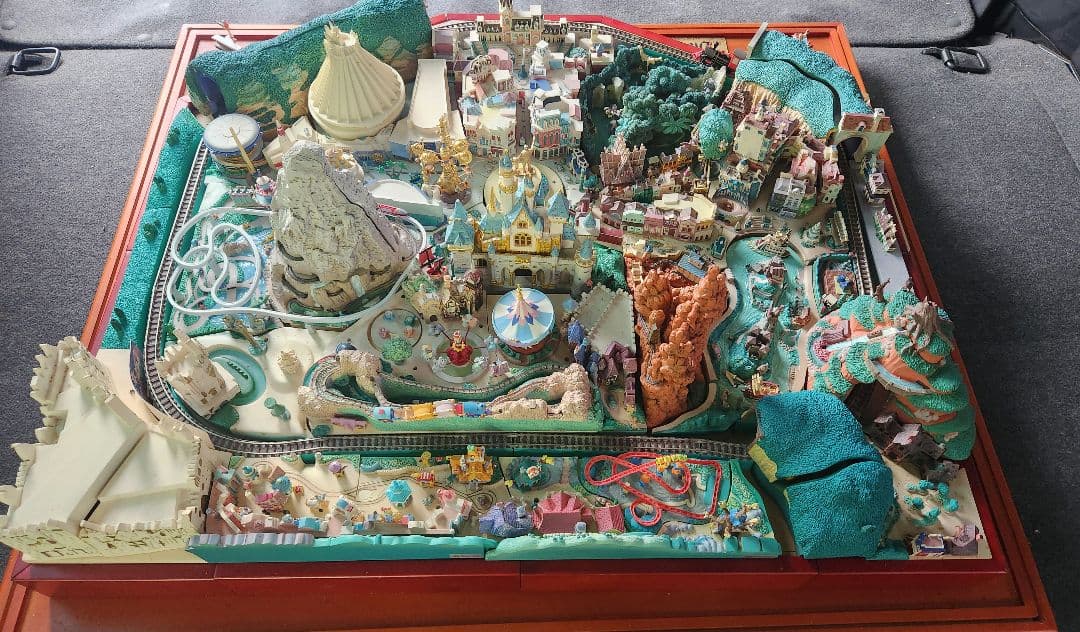デアゴスティーニ　マイディズニーランド　完成品　引取希望　状態写真で確認要