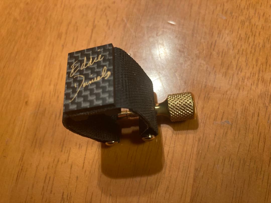 エディダニエルズ・エクスプレッションズ・カーボンファイバーリガチャー・B♭クラ用