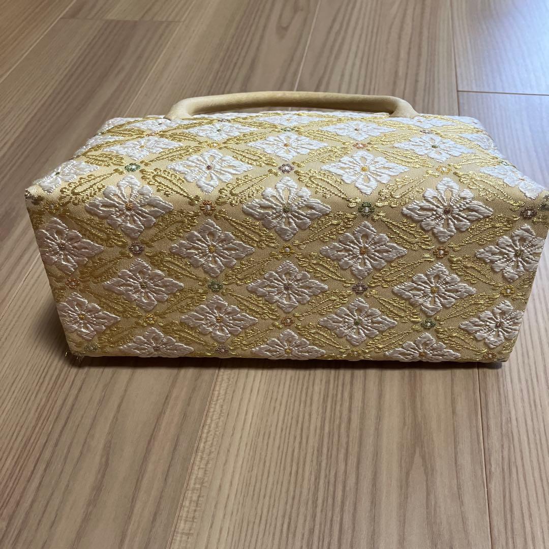 刺繍入りベージュ和装用バッグ　老舗京都伊澤屋