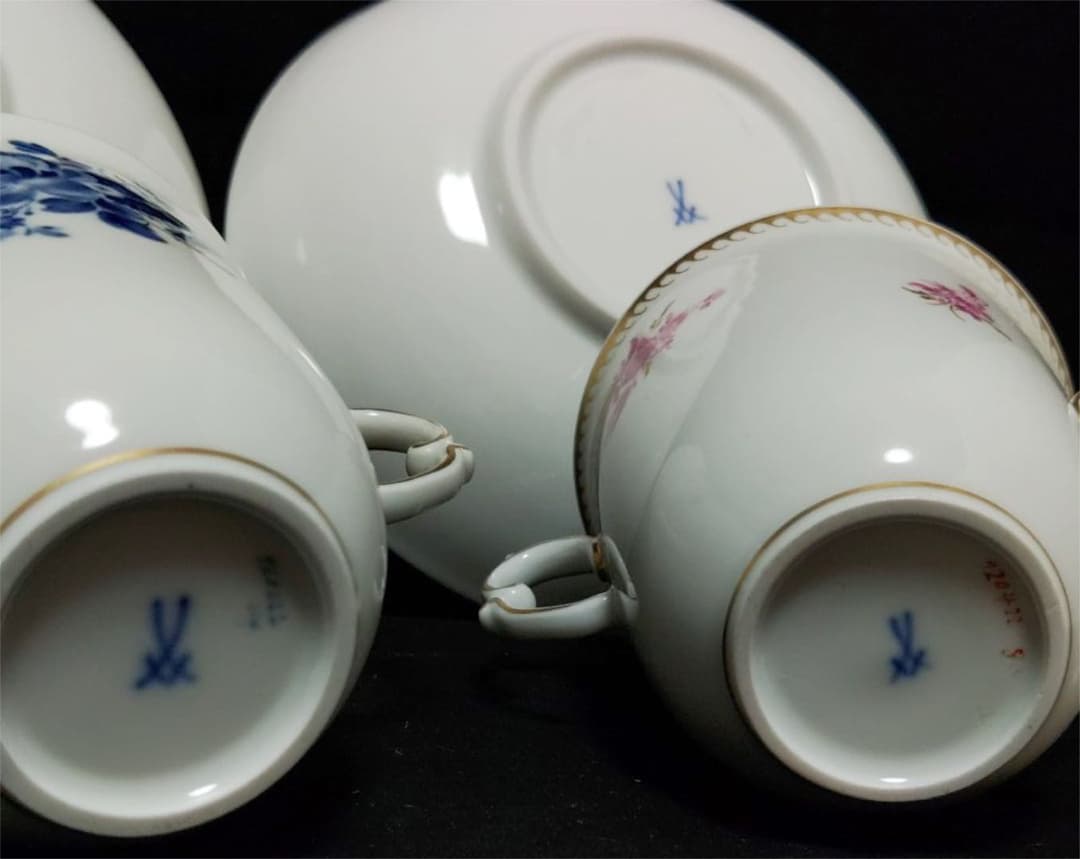 マイセン　蓋付きチョコレートカップ&ソーサペア