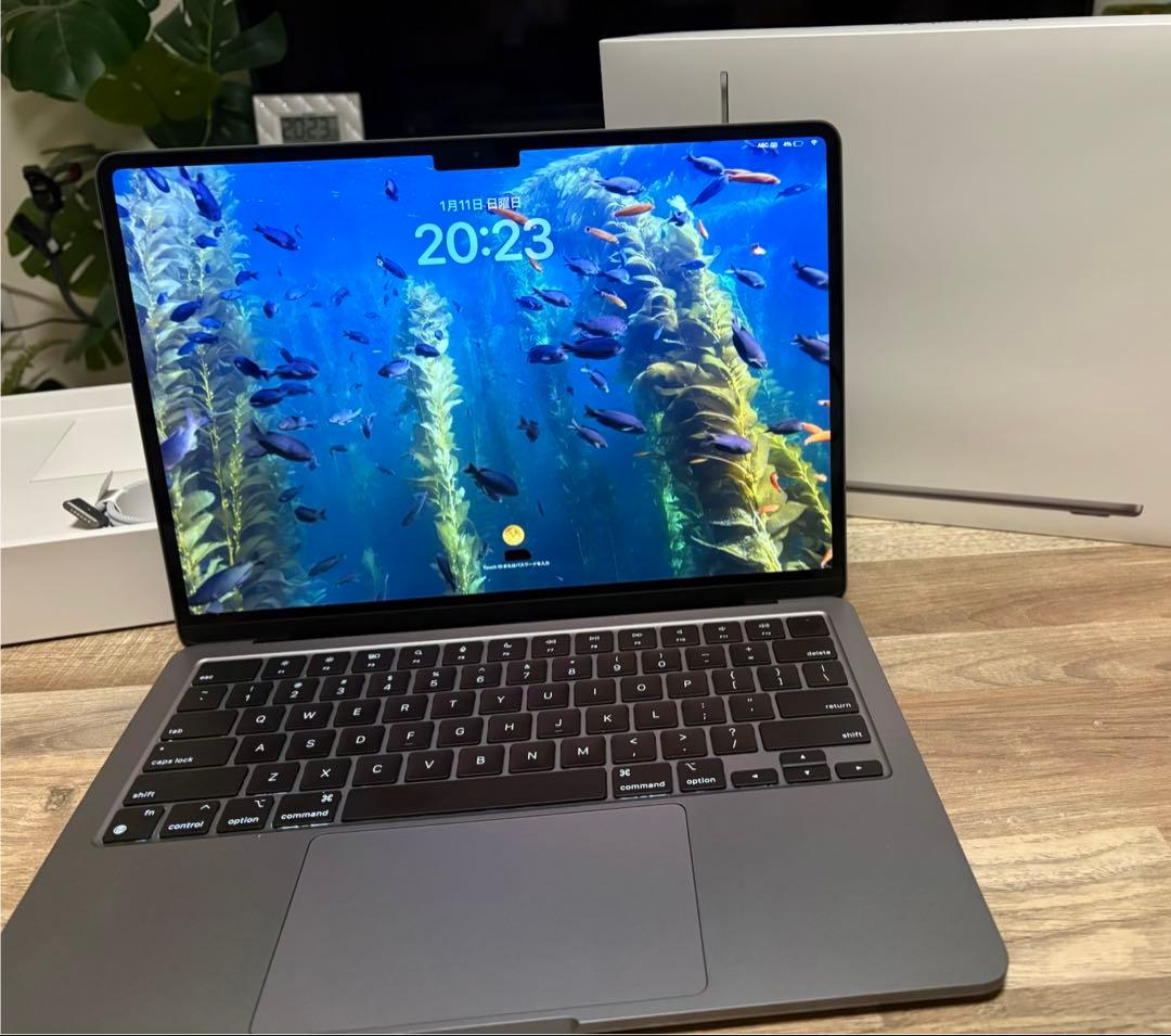 MacBook Air 13インチ M2チップ【MOFT PCケース付】