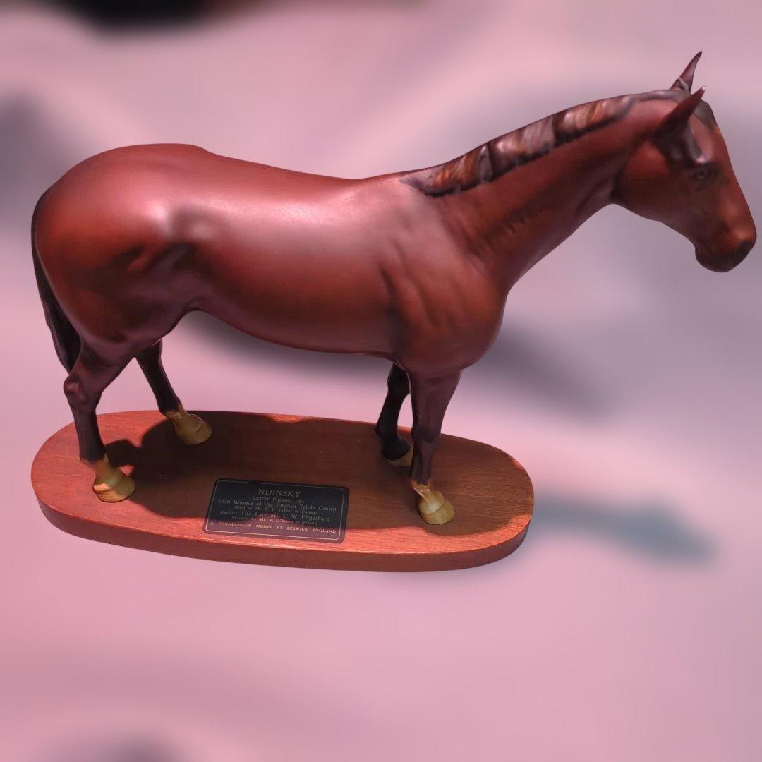 サラブレッドニジンスキーの彫刻　ダークブラウン
