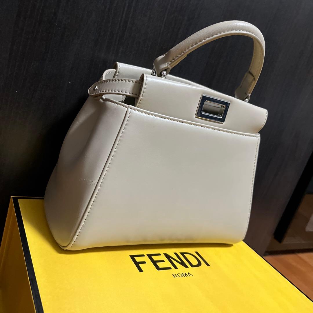 【美品】FENDI ピーカブー　ミニ　グレージュ　ナッパレザー